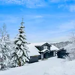 The Nordic Retreat - شاليه سترين