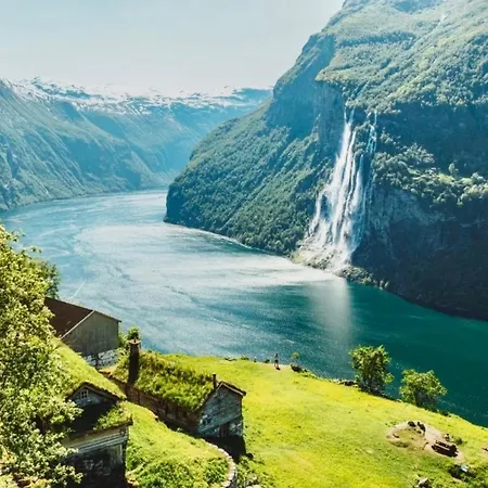The Nordic Retreat - *